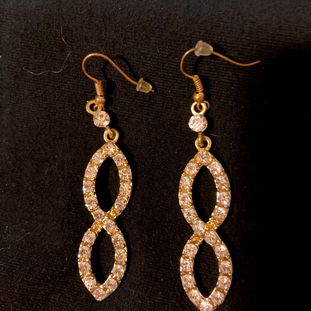 Rhinestone figure 8 classic earrings